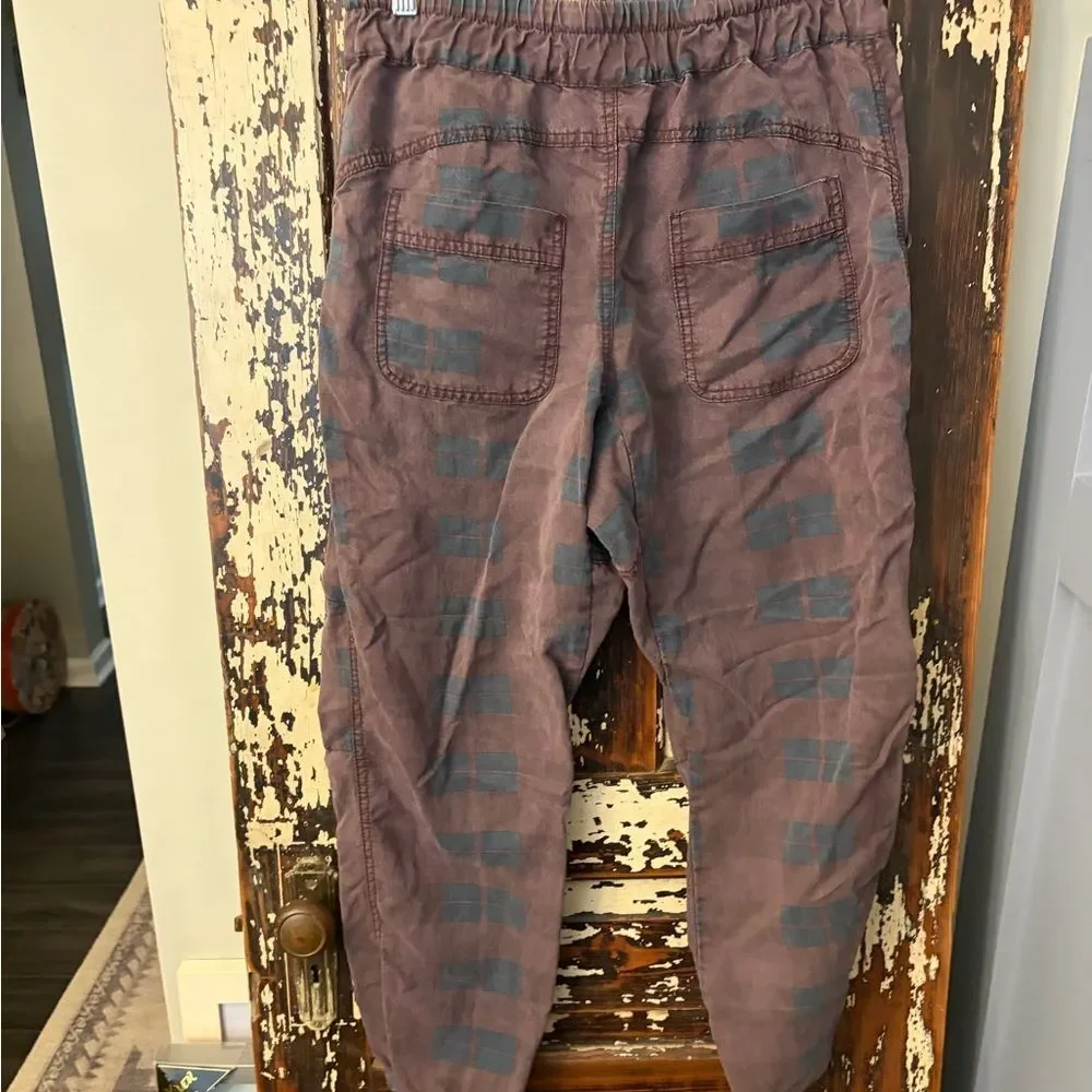 Anthropologie Joggers in Brown and Gray plaid size small - Picture 5 of 8